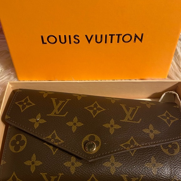 🔥💥LOUIS VUITTON Sarah Monogram Wallet💥🔥 - Picture 3 of 13